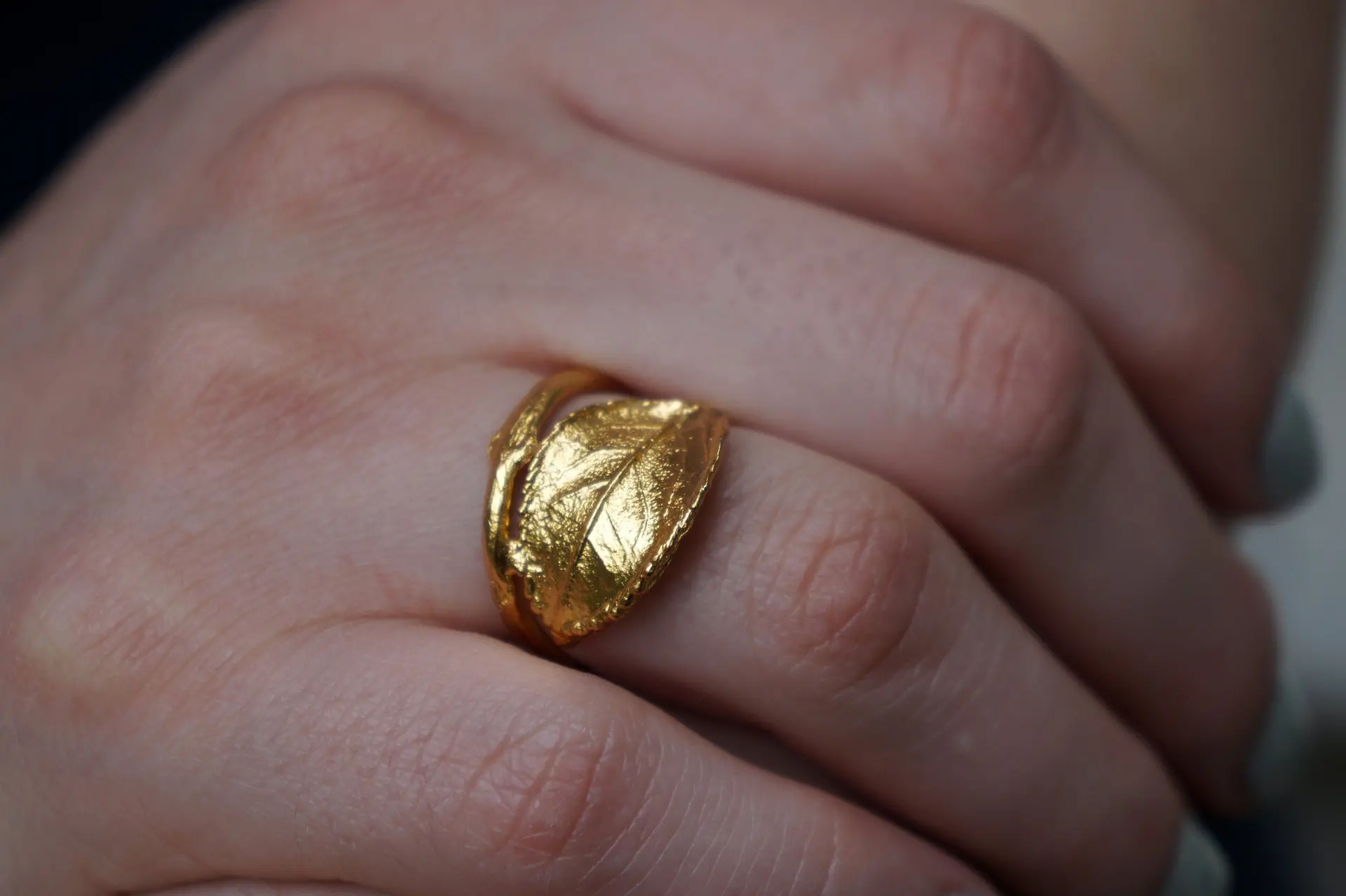 Rose Leaf Ring: Delicate Twig Motif - 18k Gold Plated Brass - Image 3